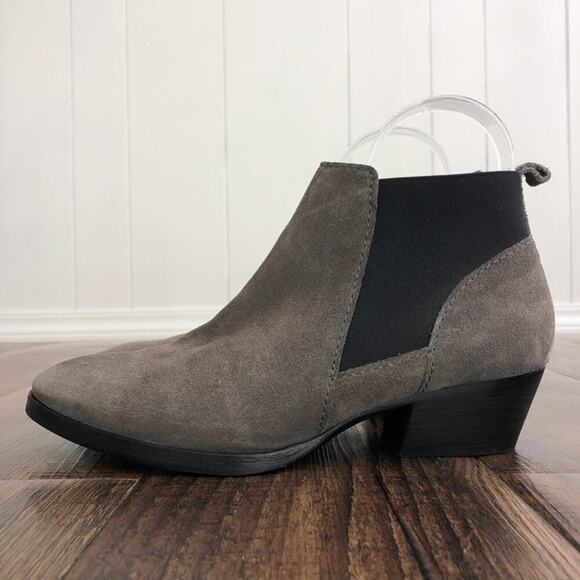 Aquatalia Fionna Ankle Bootie Suede Leather Almond Toe Made in Italy Size 7 Gray - Picture 2 of 16